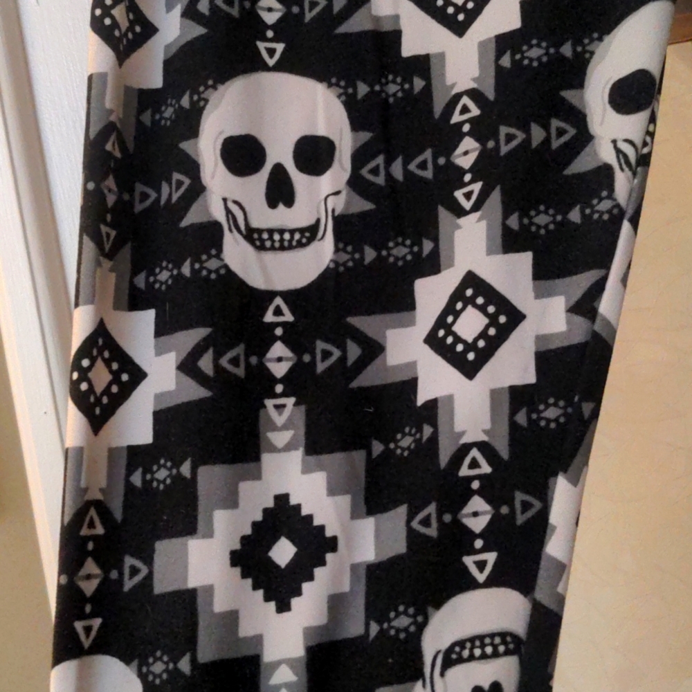 Soft skull leggings